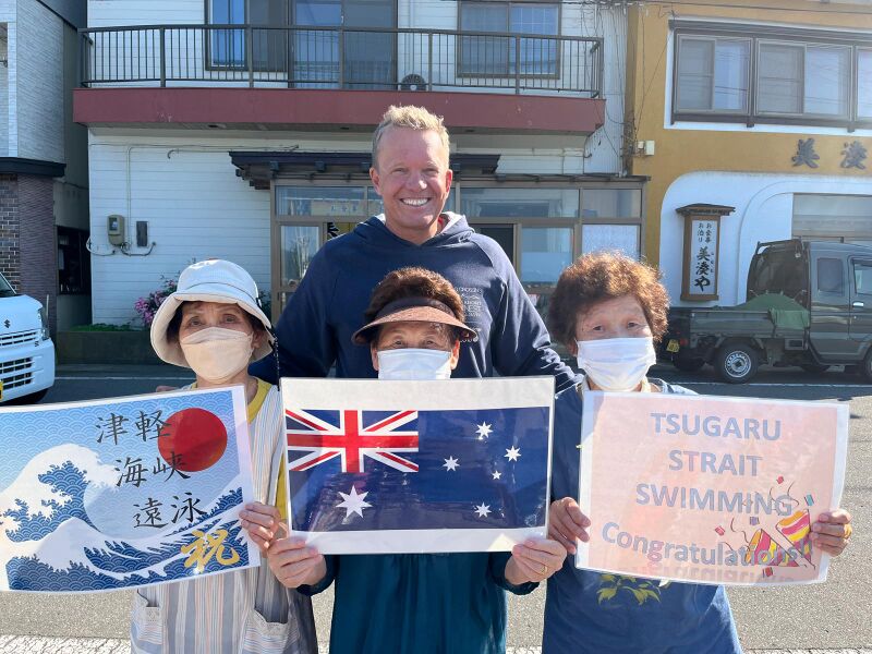 File:Mark and Japanese ladies.jpeg